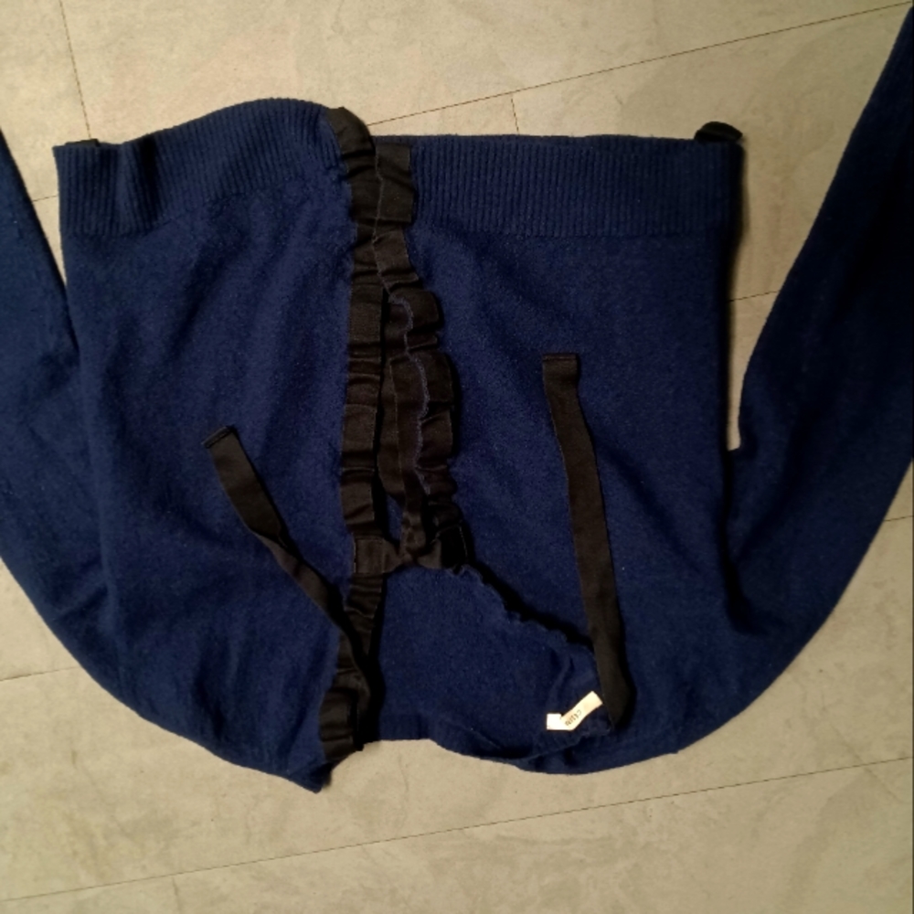 A celin 100%wool sweater